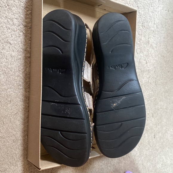 Clarks women’s sandals size 9. WIDE - Picture 4 of 5